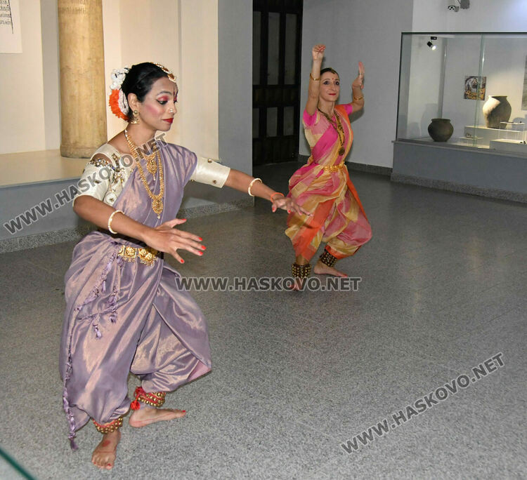 Хасково се докосна до индийската култура