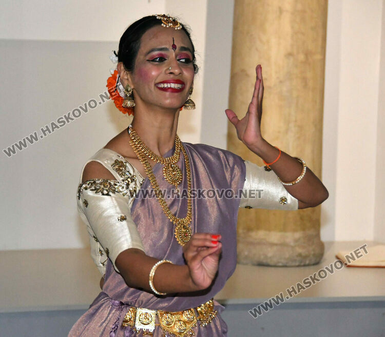 Хасково се докосна до индийската култура