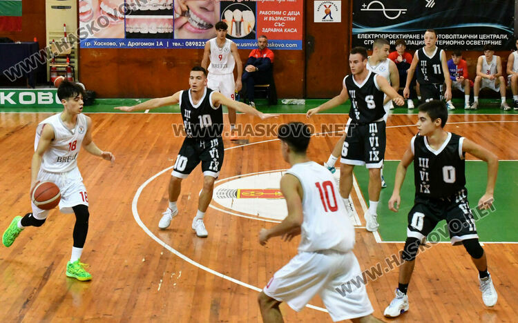 Младежите на баскетболния „Хасково“ са еднолични лидери след нови две победи