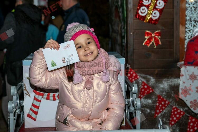 Коледа в Димитровград пристигна с кола от 60-те, фойерверки и концерт