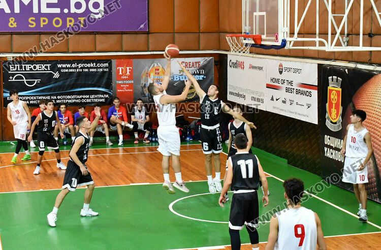 Младежите на баскетболния „Хасково“ са еднолични лидери след нови две победи