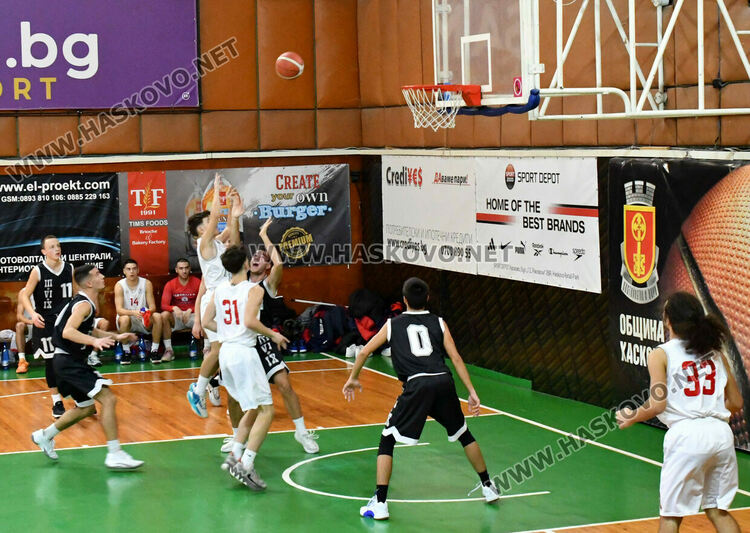 Младежите на баскетболния „Хасково“ са еднолични лидери след нови две победи