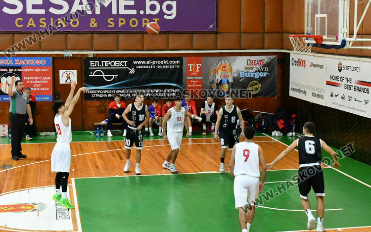 Младежите на баскетболния „Хасково“ са еднолични лидери след нови две победи