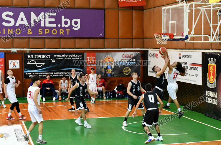 Младежите на баскетболния „Хасково“ са еднолични лидери след нови две победи