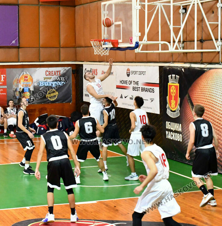 Младежите на баскетболния „Хасково“ са еднолични лидери след нови две победи