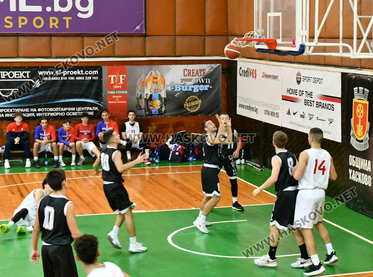Младежите на баскетболния „Хасково“ са еднолични лидери след нови две победи