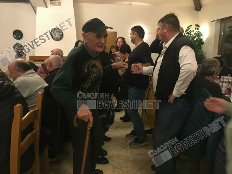 С бастуни на хорото и много настроение в Чепеларе празнуваха Деня на хората с увреждания