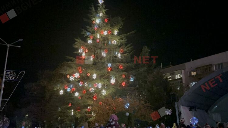 Коледа в Димитровград пристигна с кола от 60-те, фойерверки и концерт