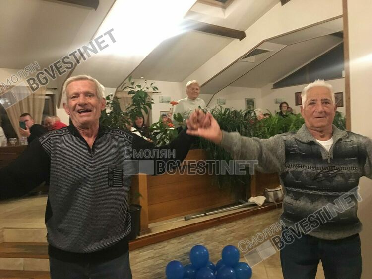 С бастуни на хорото и много настроение в Чепеларе празнуваха Деня на хората с увреждания