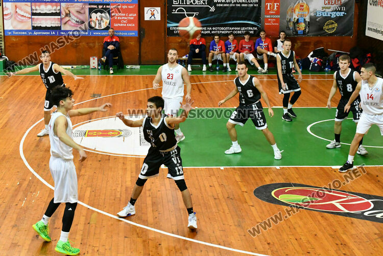Младежите на баскетболния „Хасково“ са еднолични лидери след нови две победи