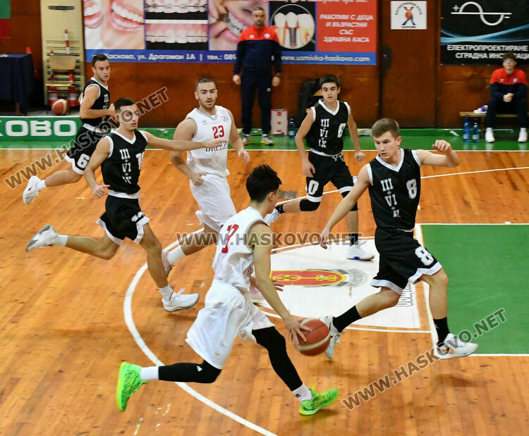 Младежите на баскетболния „Хасково“ са еднолични лидери след нови две победи