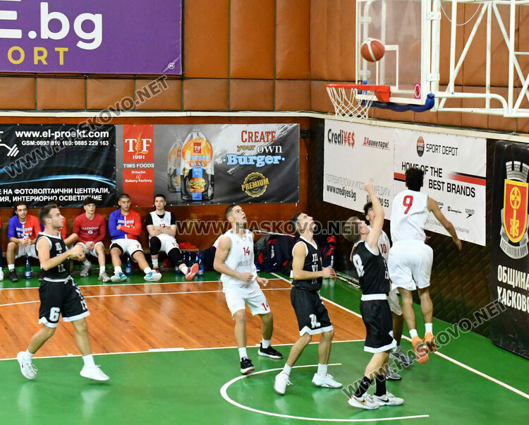 Младежите на баскетболния „Хасково“ са еднолични лидери след нови две победи
