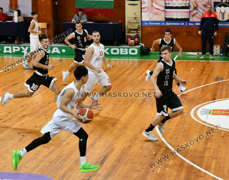 Младежите на баскетболния „Хасково“ са еднолични лидери след нови две победи