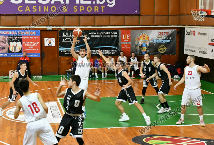 Младежите на баскетболния „Хасково“ са еднолични лидери след нови две победи