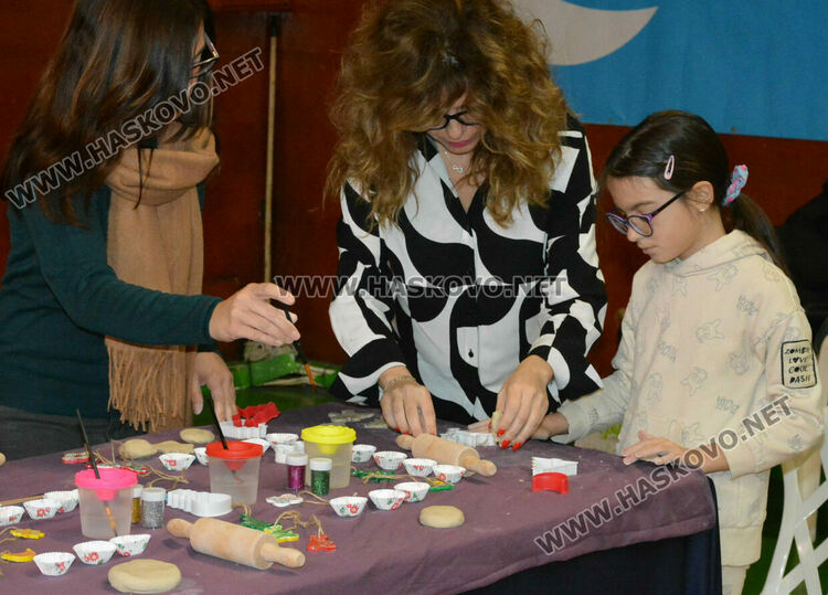 Шарено и шумно парти за деца от социалните услуги и детските градини в Хасково