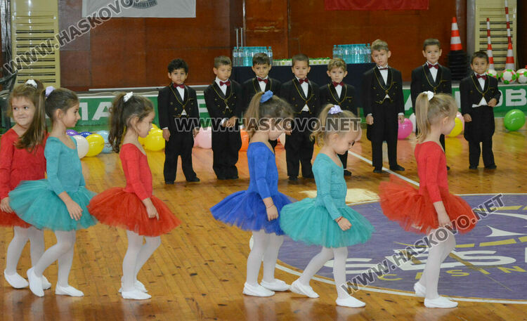 Шарено и шумно парти за деца от социалните услуги и детските градини в Хасково
