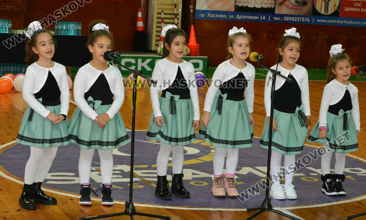 Шарено и шумно парти за деца от социалните услуги и детските градини в Хасково