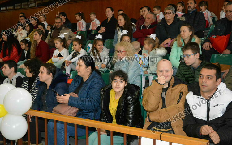 Шарено и шумно парти за деца от социалните услуги и детските градини в Хасково