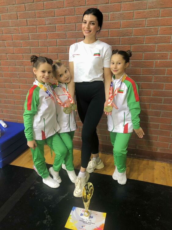 5 състезателки на „Виолена“ се завърнаха с медали от Букурещ