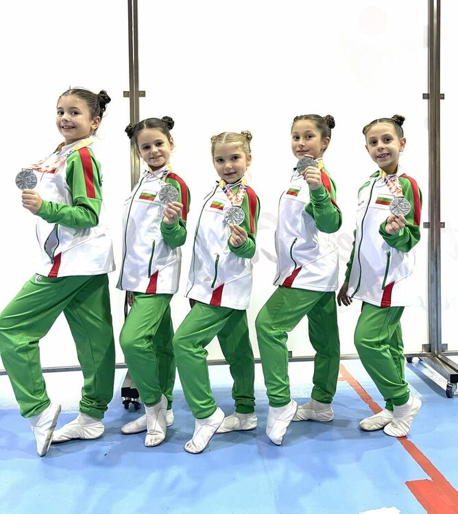 5 състезателки на „Виолена“ се завърнаха с медали от Букурещ