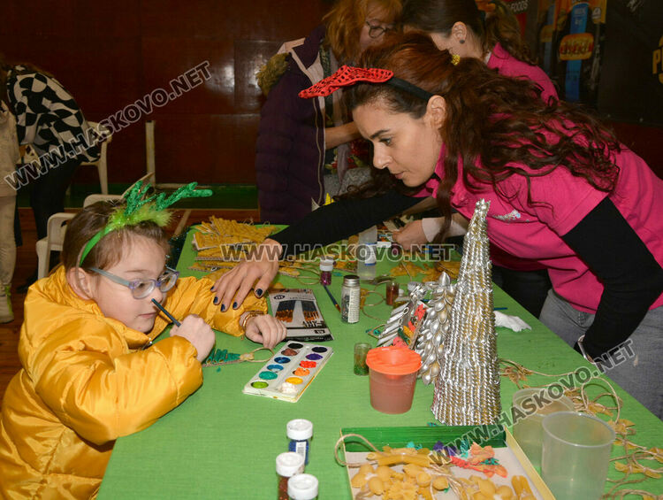 Шарено и шумно парти за деца от социалните услуги и детските градини в Хасково