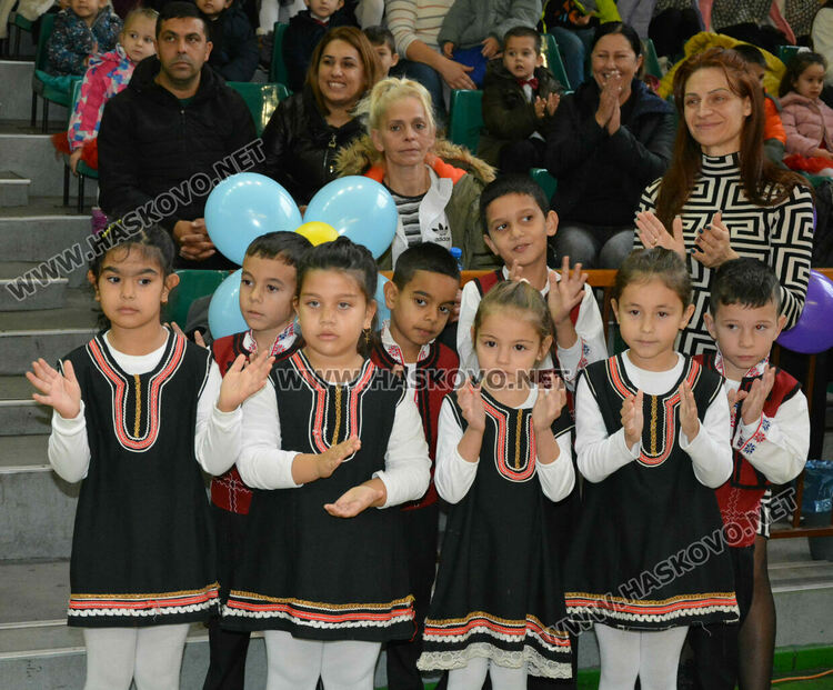 Шарено и шумно парти за деца от социалните услуги и детските градини в Хасково