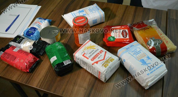 Раздават хранителни помощи на хора с увреждания от Хасково 