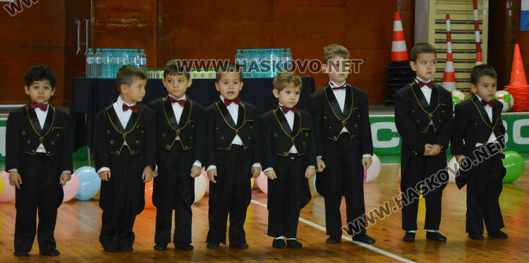 Шарено и шумно парти за деца от социалните услуги и детските градини в Хасково