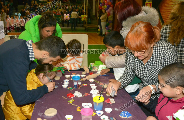 Шарено и шумно парти за деца от социалните услуги и детските градини в Хасково