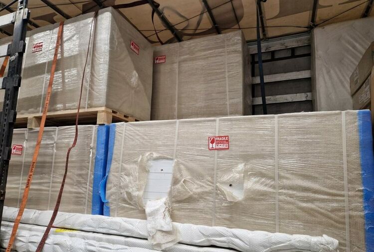 Извадиха 1,5 млн. контрабандни цигари, скрити в интериорни врати