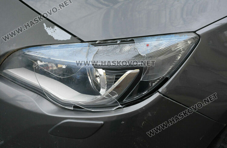 Водач на кола блъсна неправилно пресичаща пешеходка в Хасково