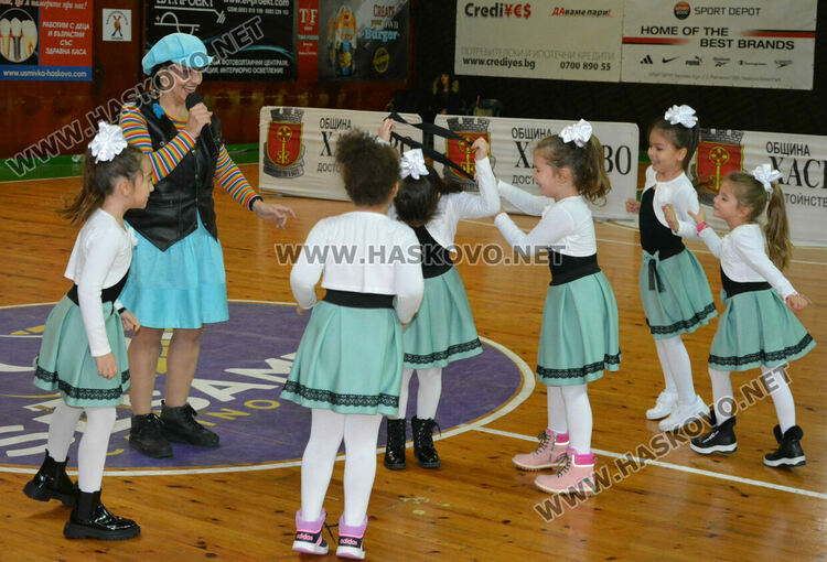 Шарено и шумно парти за деца от социалните услуги и детските градини в Хасково