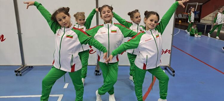 5 състезателки на „Виолена“ се завърнаха с медали от Букурещ