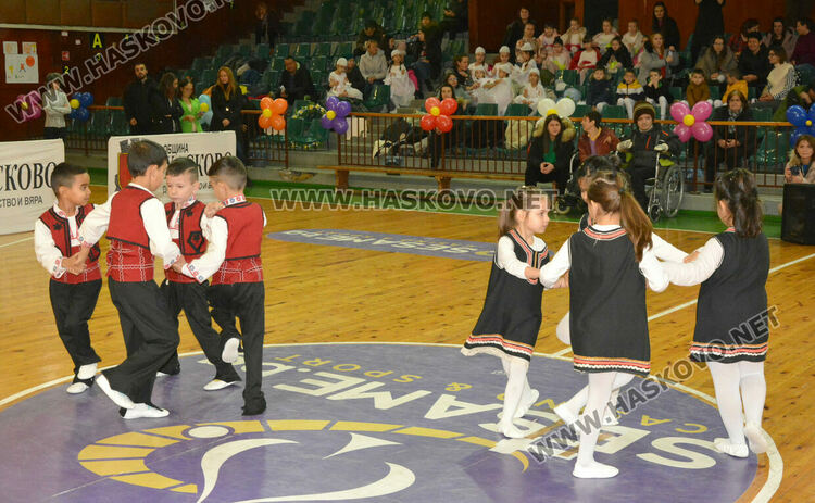 Шарено и шумно парти за деца от социалните услуги и детските градини в Хасково