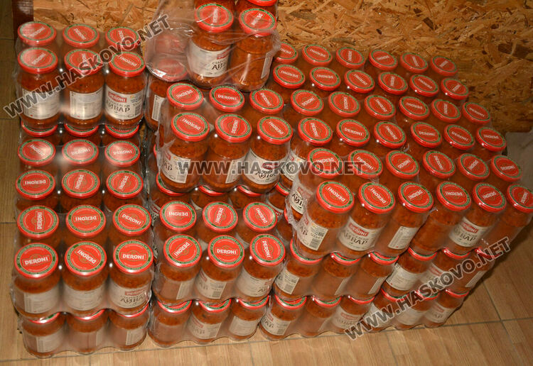 Раздават хранителни помощи на хора с увреждания от Хасково 