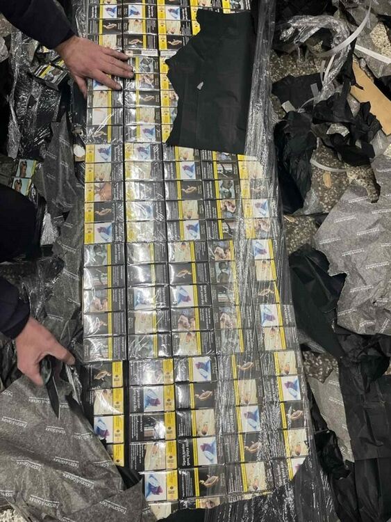 Извадиха 1,5 млн. контрабандни цигари, скрити в интериорни врати