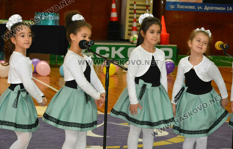 Шарено и шумно парти за деца от социалните услуги и детските градини в Хасково