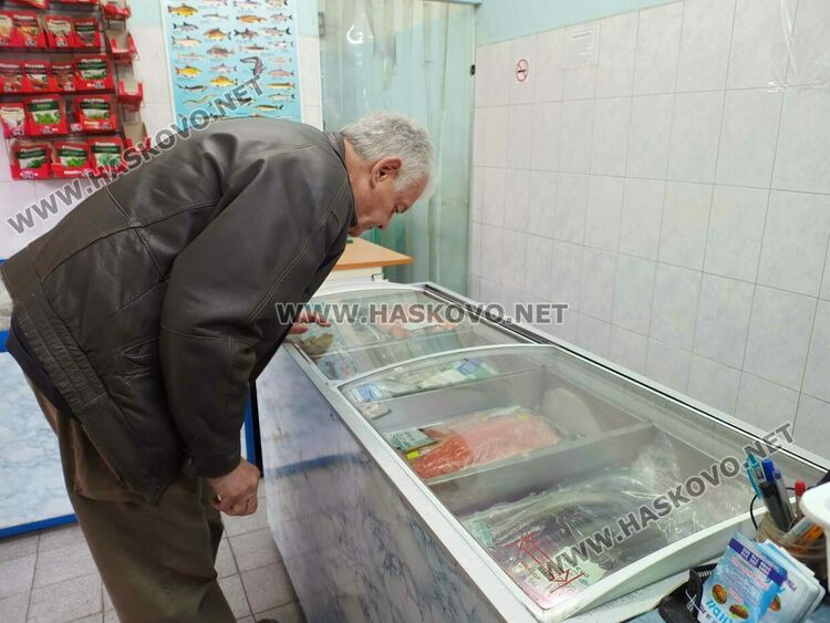 Започнаха проверките в обектите за риба преди Никулден