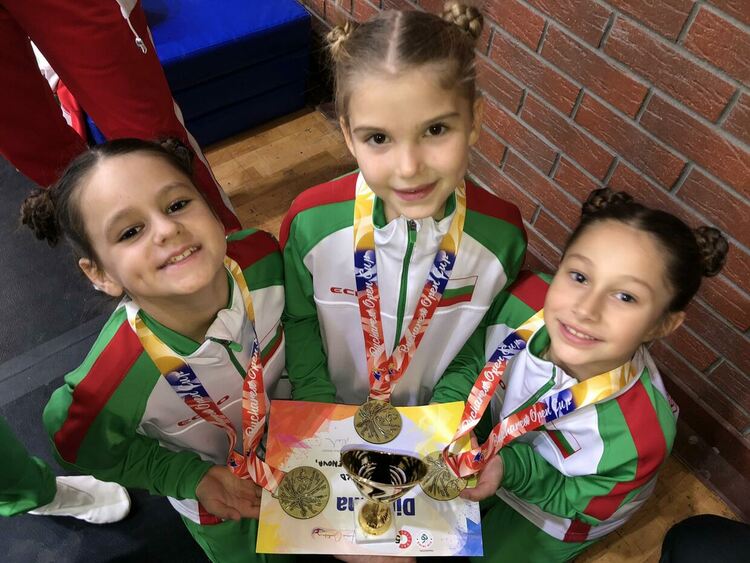 5 състезателки на „Виолена“ се завърнаха с медали от Букурещ