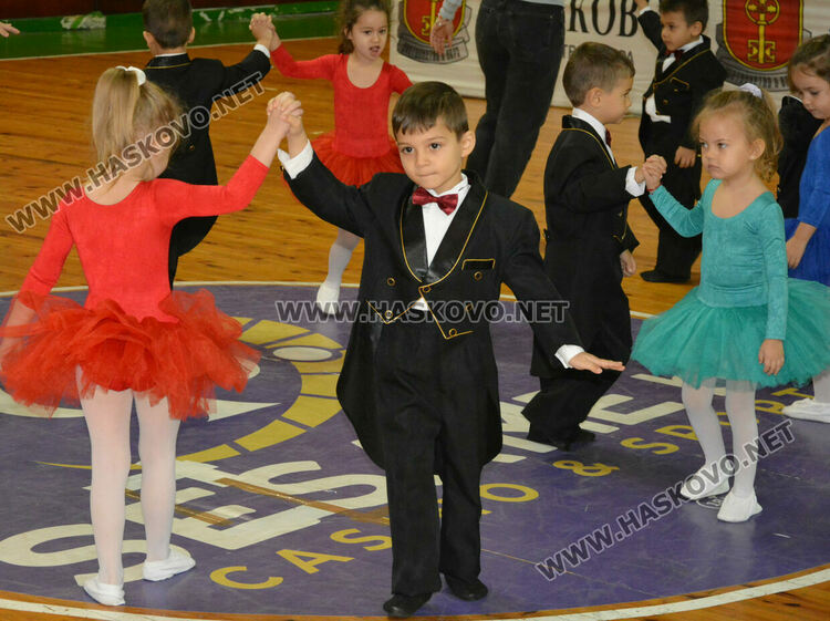 Шарено и шумно парти за деца от социалните услуги и детските градини в Хасково