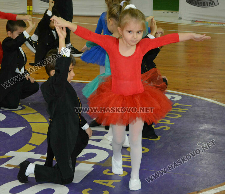 Шарено и шумно парти за деца от социалните услуги и детските градини в Хасково