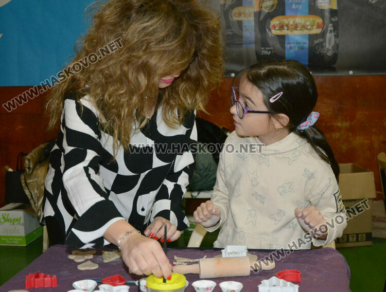 Шарено и шумно парти за деца от социалните услуги и детските градини в Хасково