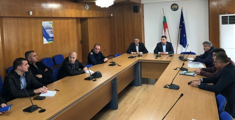 Областният управител настоява за трайни законови мерки за обезопасяване на инфраструктурните обекти в региона