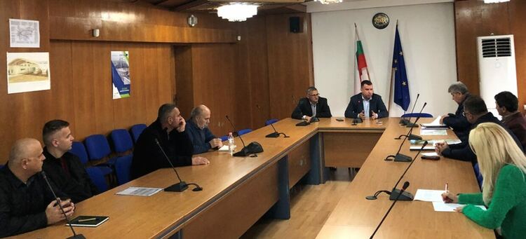 Областният управител настоява за трайни законови мерки за обезопасяване на инфраструктурните обекти в региона