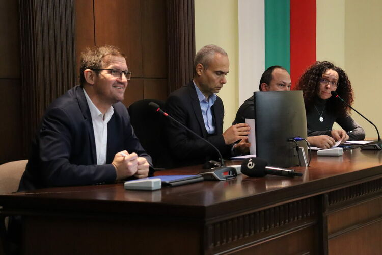 През 2024 г. се завърта дебатът за новата такса за смет, която ще влезе в сила от следващата година