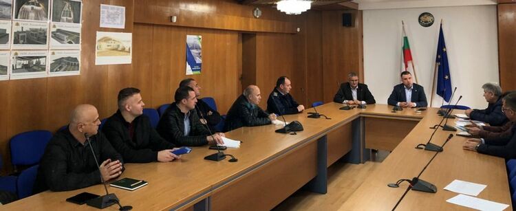 Областният управител настоява за трайни законови мерки за обезопасяване на инфраструктурните обекти в региона