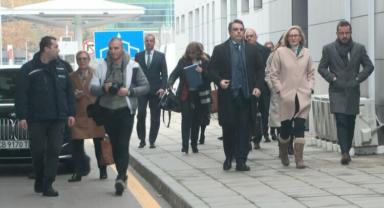 Асен Василев: Няма опасност България да остане без горива, ако „Лукойл“ продаде рафинерията си в Бургас