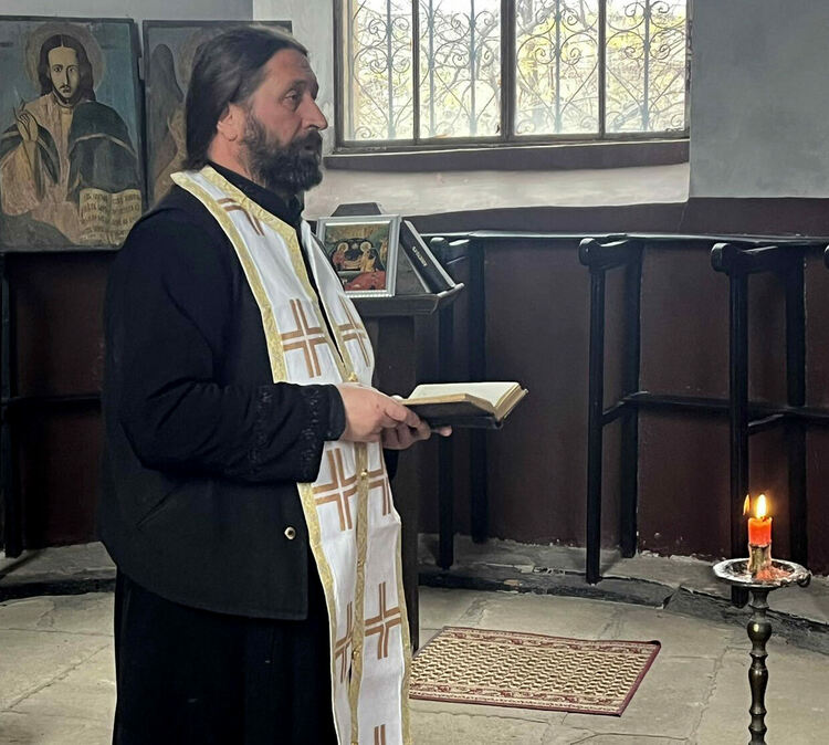 Литургия и водосвет на Никулден в църквата в село Сърница