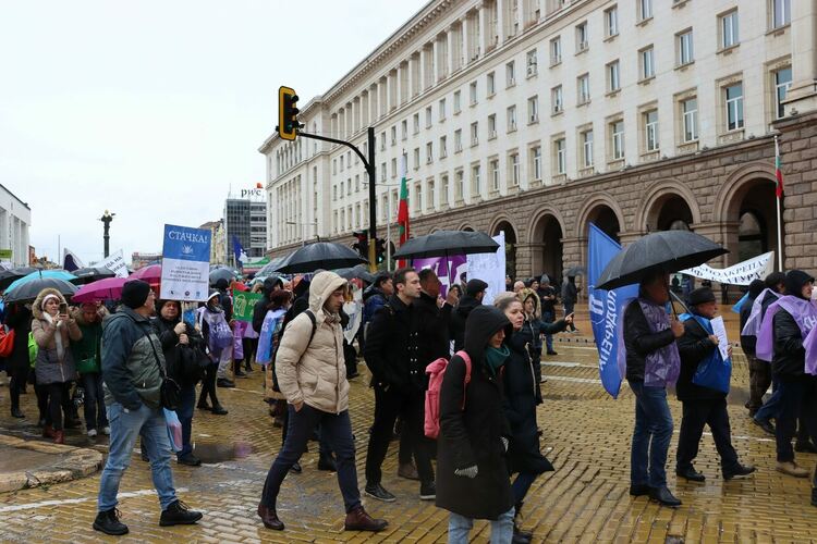 Актрисата Иванка Шекерова: Видях срама в очите на полицая, че не е от страната на културата, а е задължен да я избутва