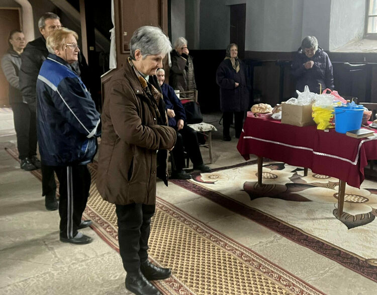 Литургия и водосвет на Никулден в църквата в село Сърница
